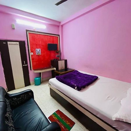 Staymaker Hotel Prerana 타라피트 외부 사진