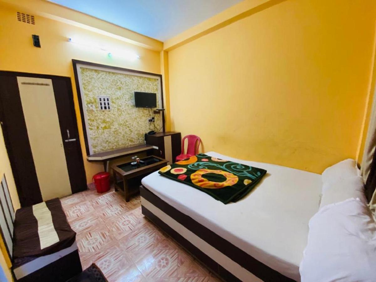 Staymaker Hotel Prerana 타라피트 외부 사진