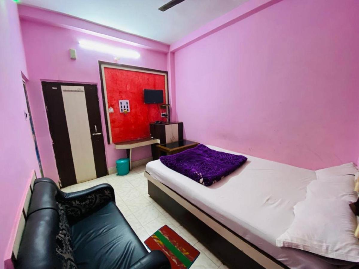 Staymaker Hotel Prerana 타라피트 외부 사진